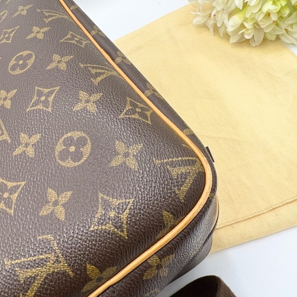 Louis Vuitton Monogram Reporter - Picture 11 of 13